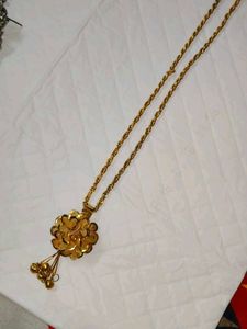 Gold Flower Pendant Necklace