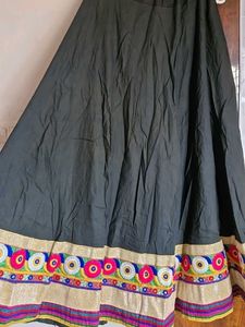 BLACK LEHNGA AND HEAVY BORDER WORK