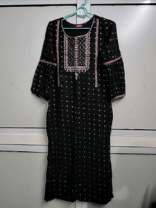 Elegant Black Embroidered Kurta