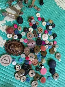 buttons,chain holder