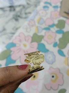 Elegant Gold Leaf Bangle Bracelet