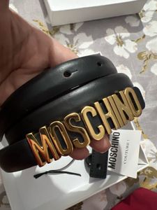Moschino belt 💯 Original