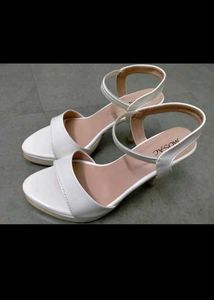 ✨Elegant White Ankle Strap heels🤍👠