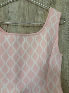 Chic Pink &amp; White Geometric Knit Dress