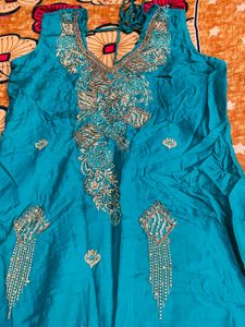green colour suit dupatta not available
