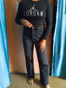 🖤🤍Distressed Black Jeans🤍🖤