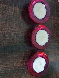 Set of 3 Tealight Candles in Red Holders