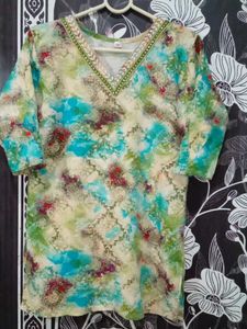 Embellished V- Neck Kurta