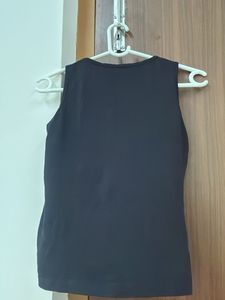 Classic Black Sleeveless Tank Top