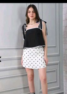 Chic Black Tie-Shoulder Crop Top💗