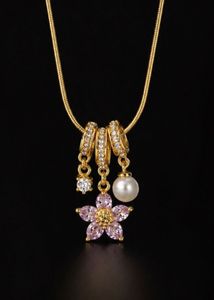 Charming Flower & Pearl Pendant Necklace