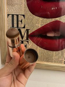 cream contour stick