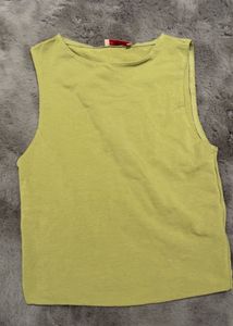 Women's Sleeveless Crew Neck Top
