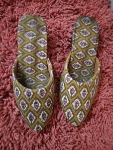 Patterned Indoor Slippers