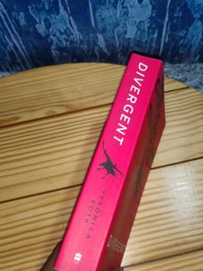 Divergent New York Times Bestseller Veronica Roth