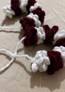 Maroon &amp; White Crochet Gajra
