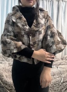 Chic Plaid Cropped Jacket