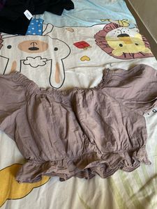 Cute Broderie Anglaise Off-Shoulder Top