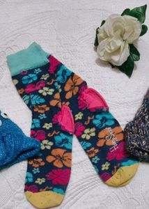 Combo Of Beautiful Caps With Socks