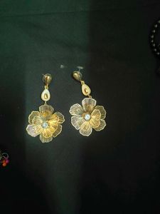 Elegant Gold Floral Drop Earrings