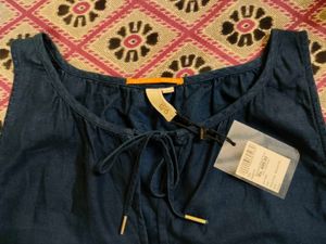 simple a-line  sleevless everyday top