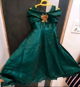 Green designer dress😍 For 10-12 yrs old✅Cash✅Coins❌