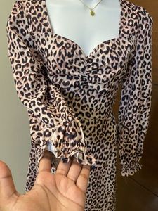 Chic Leopard Print Midi Dress 🐆