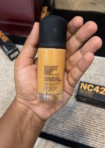 MAC Studio Fix Fluid SPF 15 Foundation NC42