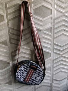 Trendy casual sling bag.