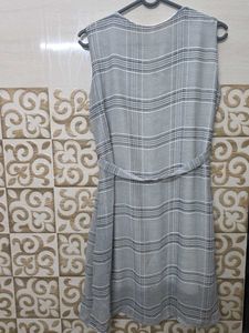 Chic Plaid Sleeveless Dress with Belt