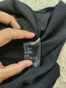 Black H&amp;M One Shoulder Ribbed Bodysuit