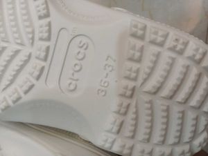 crocs