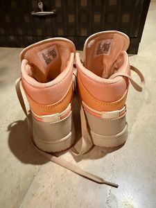 Jordan 1 Mid ‘Apricot’ (W) – Size EU 40 / UK 6