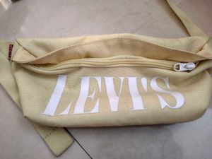 Levi Waistbag / Fanny Pack 💛