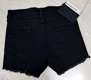 Hi Quality Black Colour Stylish W⅓Shorts