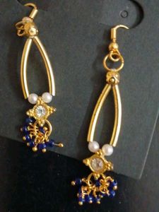 Beautiful Gold-Toned Necklace &amp; Earring Set
