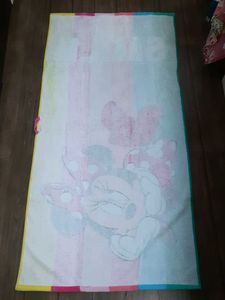 Minnie Mouse "Smile" Beach Towel