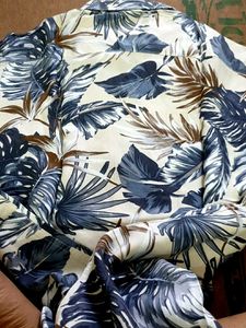 brand new Bold Leaf Print Button-Up Shirt