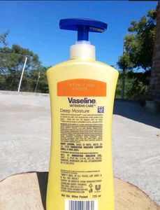 Vaseline Intensive Care Deep Moisture Lotion