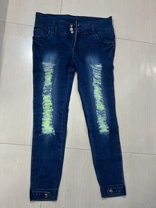💙Beautiful Worn out Jeans In Jogger Style 💙