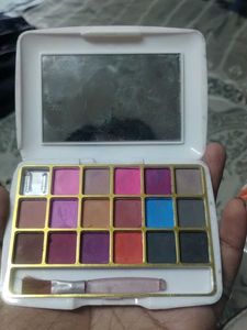 15 Color Eyeshadow Palette