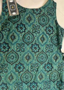 Nishorama Maia Cape Kurti