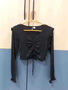 Chic Black Ruched Long Sleeve Crop Top