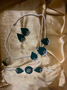 Elegant Pearl & Emerald Jewellery Set
