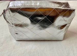 🆕Faces Canada Silver Wallet/MakeupcosmeticPouch