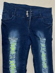💙Beautiful Worn out Jeans In Jogger Style 💙