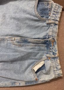 Light Wash High Rise Denim Jeans ( mom fit)