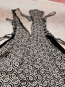 Chic Black &amp; White Geometric Dress
