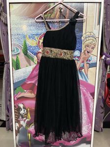 Elegant Black Embellished One-Shoulder Gown