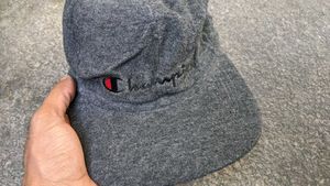 Grey Baseball Cap 🧢